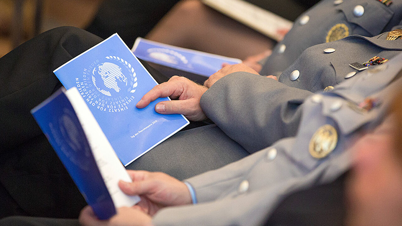 Beim Tag des Peacekeepers werden Leistungen von Soldaten, Polizisten und Zivilisten gewürdigt, die weltweit für den Frieden im Einsatz sind. Foto: DBwV/Darrelmann