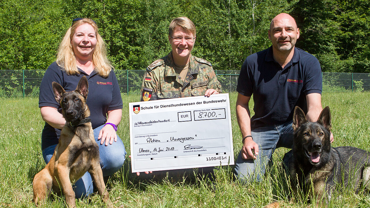 Der Diensthunde-Kalender brachte stolze 8700 Euro ein