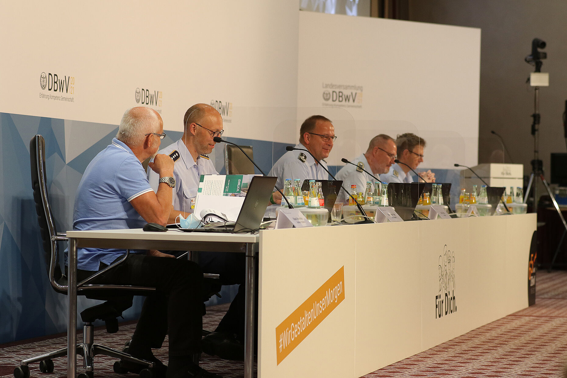 Oberstleutnant Heiko Tadge (M.) sitzt dem Präsidium vor. Foto: DBwV/Aikaterini Karanika