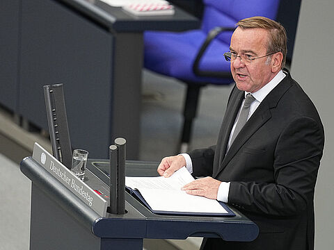 Verteidigungsminister Boris Pistorius mahnte im Bundestag auch mehr europäische Verantwortung für die eigene Sicherheit an. Foto: picture alliance/dpa/Michael Kappeler
