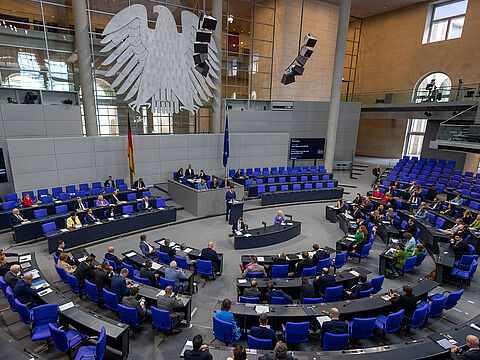 Im Bundestag stand eine Debatte zum Veteranentag auf der Tagesordnung. Foto: DBwV/Yann Bombeke