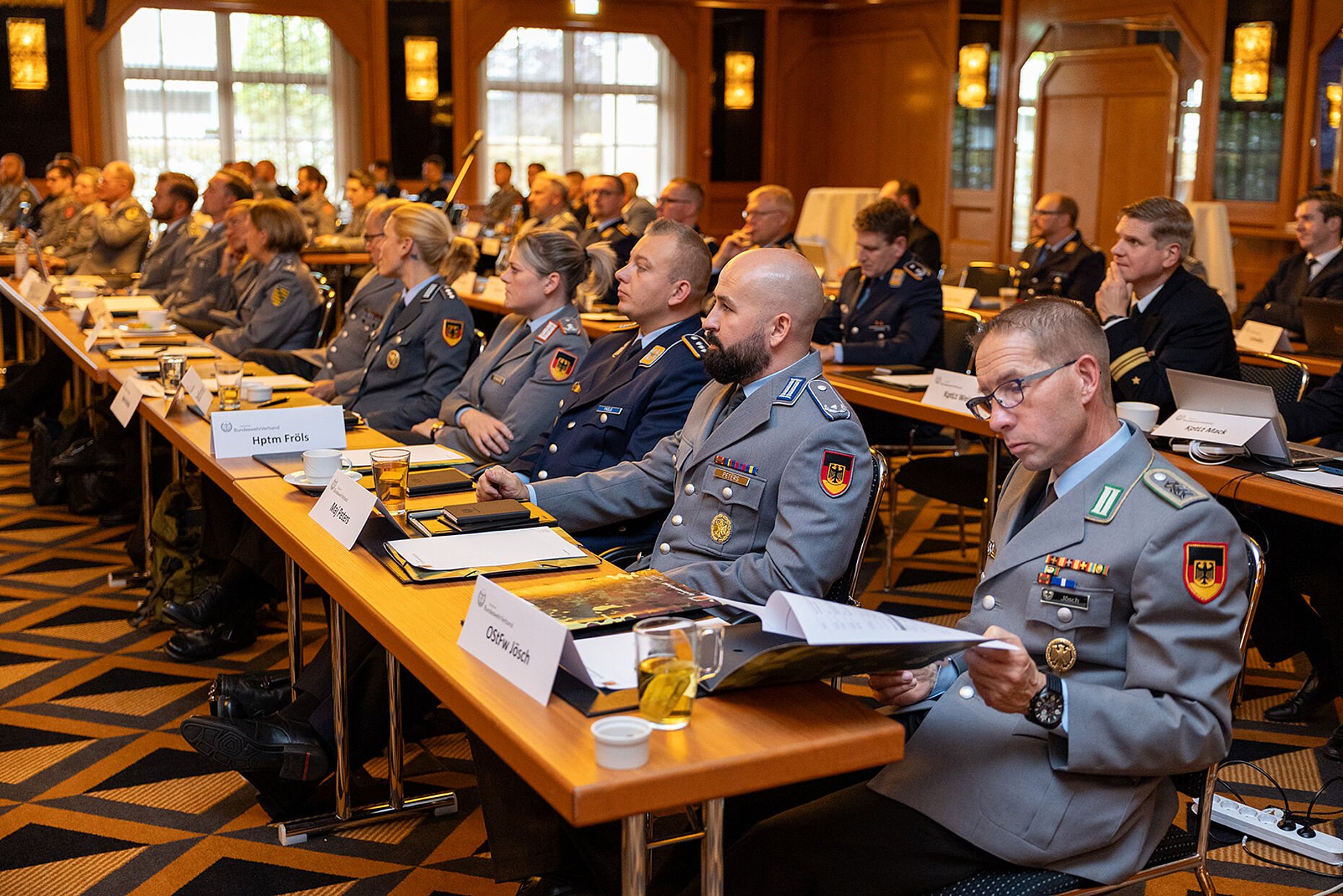 Mehr als 80 Personalführer aus der Truppe kamen zur S1-Tagung des Deutschen BundeswehrVerbandes. Foto: DBwV/Yann Bombeke 