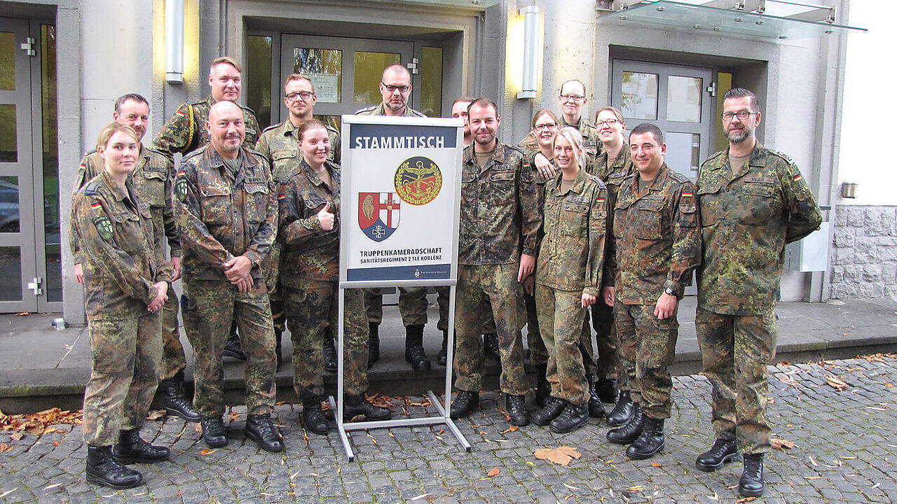 Sie gründeten einen DBwV-Stammtisch: Mitglieder der TruKa Sanitätsregiment 2 "Führungsbereich Koblenz". Foto: DBwV/Arleth