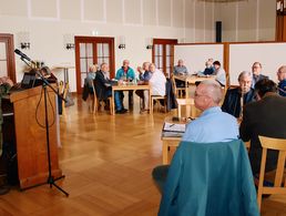 Oberst Tim Richardt, Kommandeur der Schule ABCAbw/GSchAufg, trug zur sicherheitspolitischen Lage und daraus resultierenden Veränderungen für die ABCAbw-Truppe vor. Foto: Wolfgang Kruse