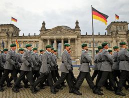 Am 20. Juli 2016 legen rund 400 Soldaten in Berlin im Rahmen eines feierlichen Appells ihr Gelöbnis ab. Archivfoto: Bundeswehr