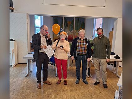 Volker Zerrgiebel (3.von links) übergab den Scheck an Vereinsmitglieder. Foto: DBwV