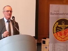 Vorsitzender ERH im DBwV Albrecht Kiesner spricht zu Themen „Versorgung“. Foto: DBwV/LV Süddeutschland