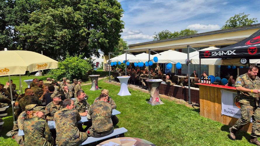 Über 170 Soldaten vom Versorgungsbataillon 4 nahmen am Sommerfest der StoKa Roding teil. Foto: StoKa Roding