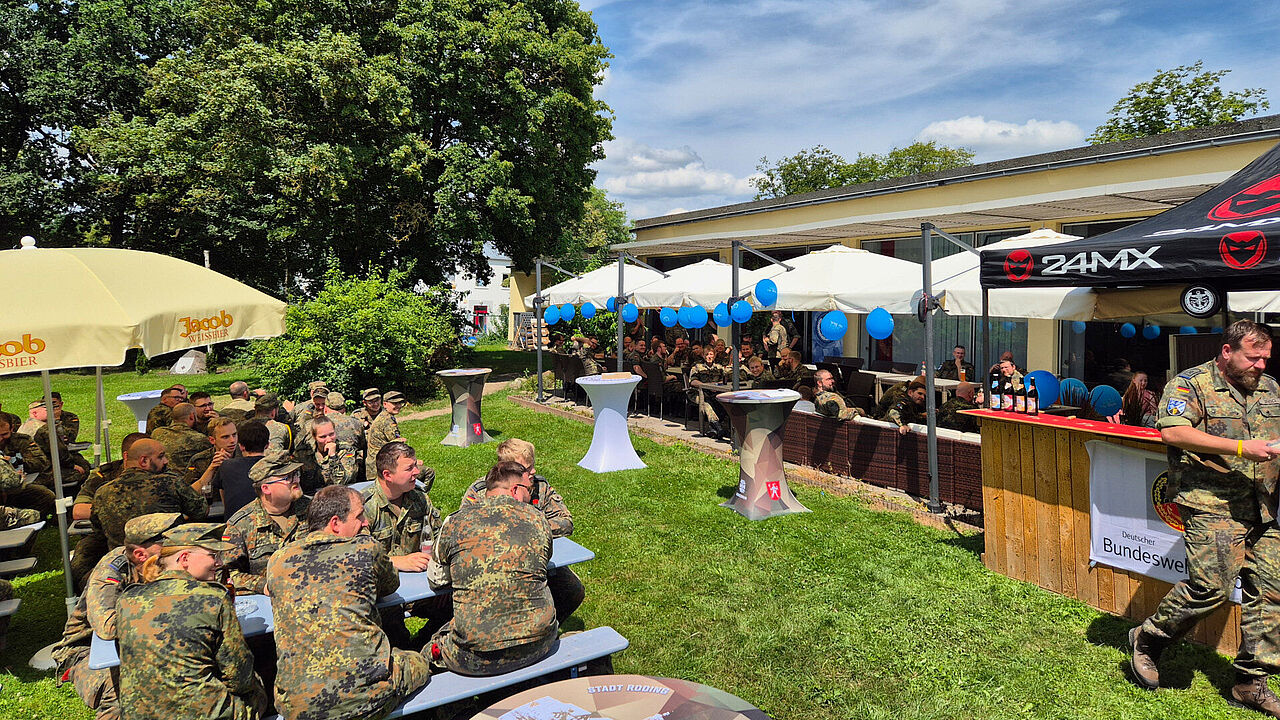 Über 170 Soldaten vom Versorgungsbataillon 4 nahmen am Sommerfest der StoKa Roding teil. Foto: StoKa Roding