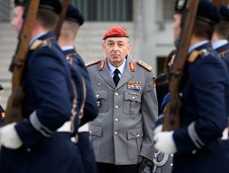General Carsten Breuer (M.) ist jetzt neuer Generalinspekteur. Foto: picture alliance/dpa | Bernd von Jutrczenka