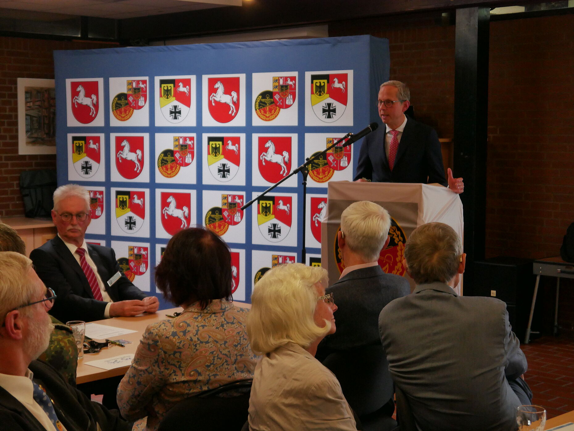 Dr. Hendrik Hoppenstedt erinnerte an seine Dienstzeit in Hannover. Foto: DBwV