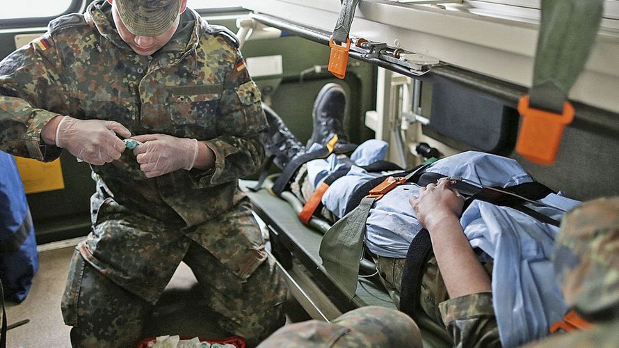 Ein Unfall im Dienst oder während eines Einsatzes – hier Soldaten bei einer Übung – kann weitreichende Folgen haben. Foto: Bundeswehr/Wilke 