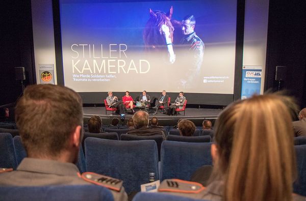 Vorführung des Dokumentarfilms „Stiller Kamerad“ im Filmtheater am Friedrichshain in Berlin. Der Film entstand mit Unterstützung der SVS. Foto: DBwV/Christine Hepner