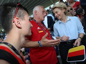 Ursula von der Leyen hat die deutsche Invictus-Delegation in Sydney besucht. Die Ministerin will sich dafür einsetzen, die Spiele nach Deutschland zu holen. Foto: Bundeswehr/Sebastian Wilke