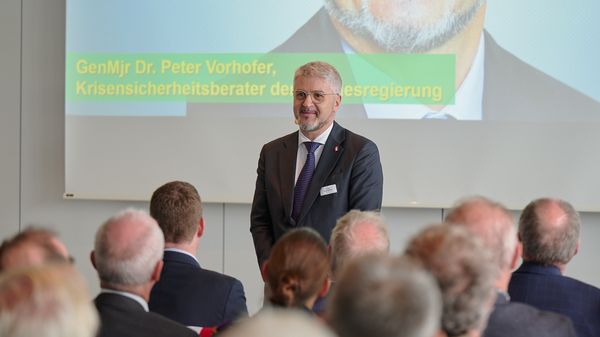 Generalmajor Dr. Peter Vorhofer (AT), Krisensicherheitsberater der österreichischen Bundesregierung, fordert Eigenständigkeit und Handlungsfähigkeit von Europa. Foto: DBwV/Ingo Kaminsky