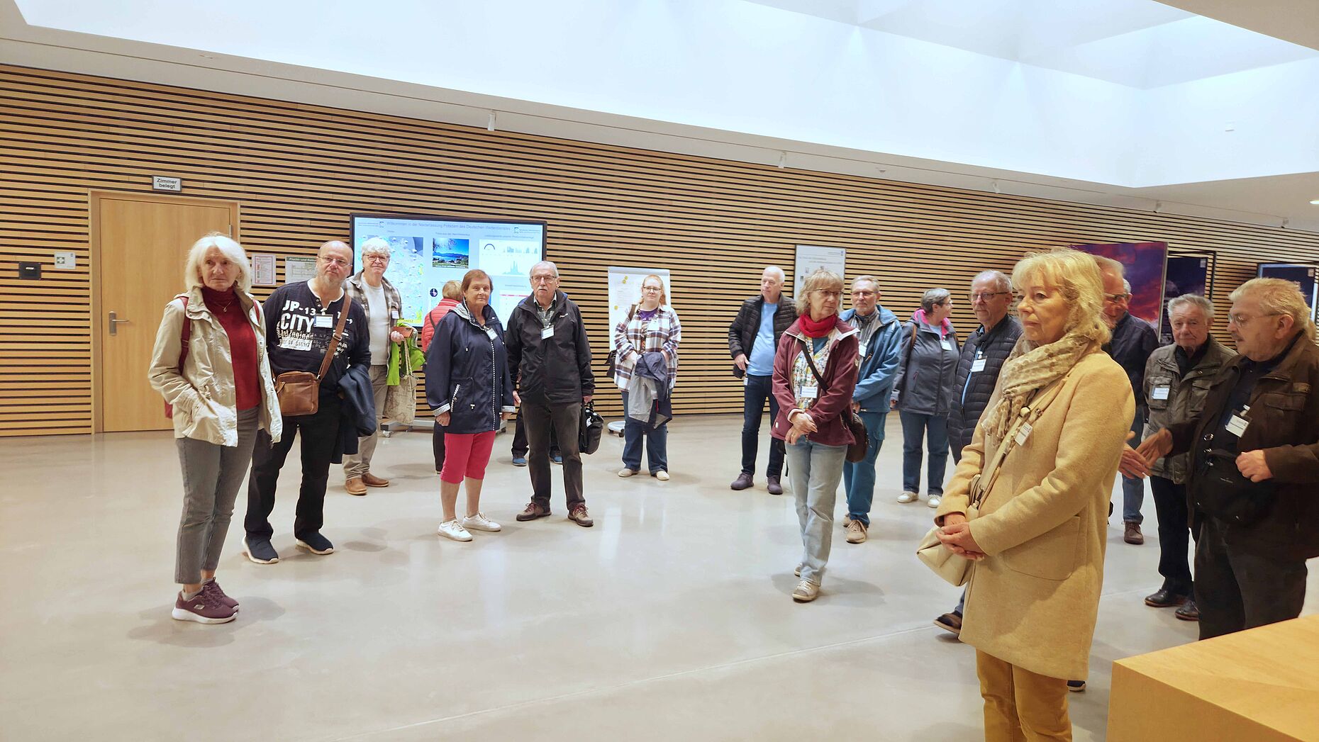 Die Teilnehmer der KERH Potsdam beim Besuch des DWD. Foto: Rainer Bartsch