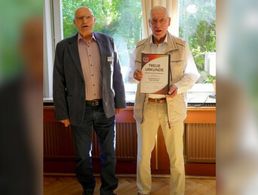 Uwe Stark (links) ehrte Peter-Heinz May. Foto: DBwV