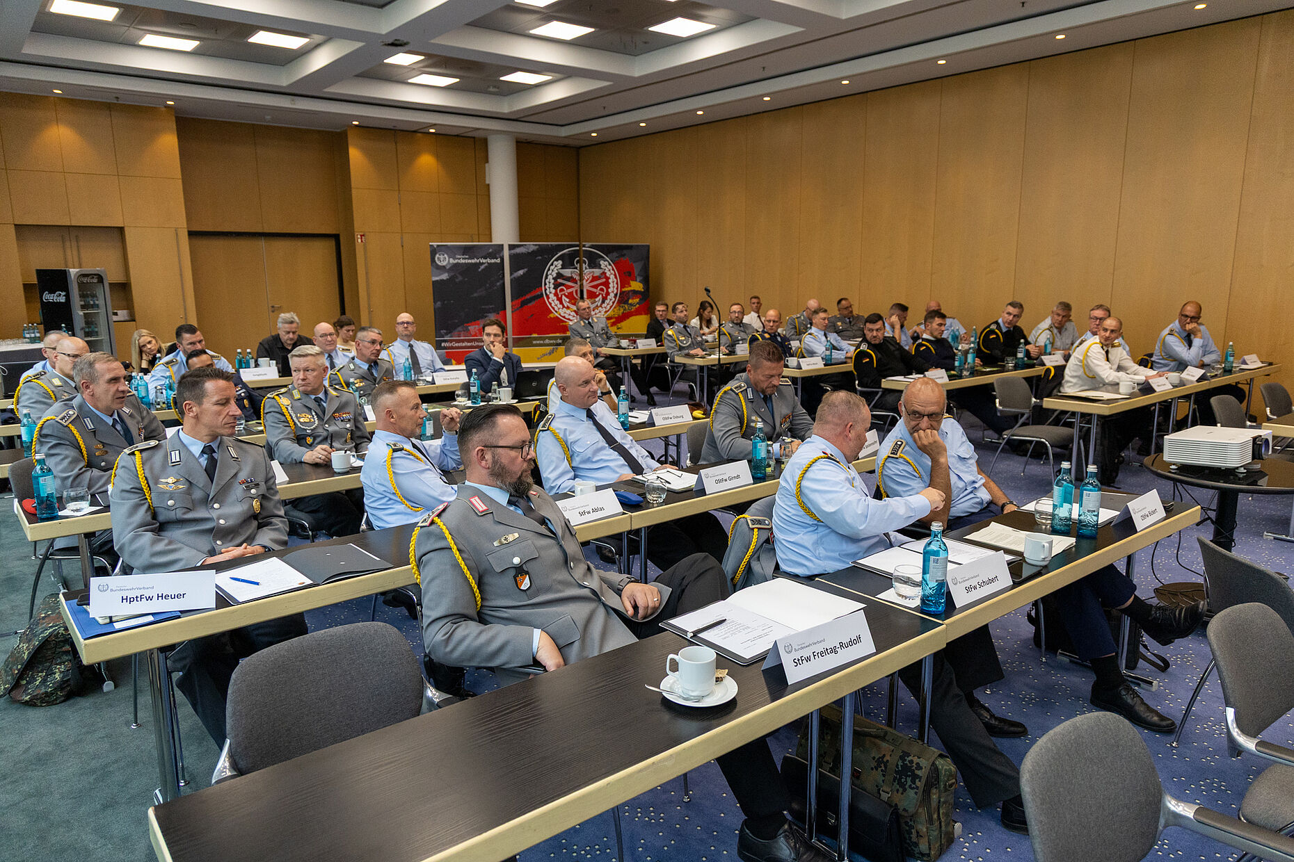 Zahlreiche Kompaniefeldwebel sind Gäste des DBwV bei der Tagung „Spieße im Dialog“, bei der die wichtigen Themen erörtert werden. Foto: DBwV/Sarina Flachsmeier