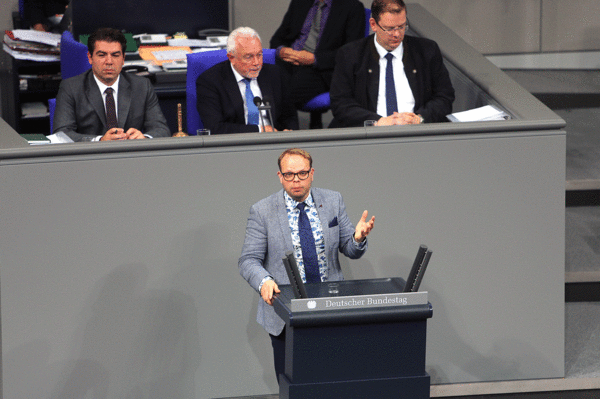 "Ein verdammt gutes Gesetz" - der SPD-Politiker Helge Lindh ist überzeugt, dass Menschen in Sicherheitsberufen Anerkennung verdienen. Foto: DBwV/Mika Schmidt 