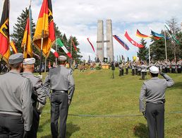 Das bestehende Denkmal am Hohen Brendten wurde durch einen Gedenkstein für die Gebirgssoldaten der Bundeswehr ergänzt. Foto: BundeswehrDas bestehende Denkmal am Hohen Brendten wurde durch einen Gedenkstein für die Gebirgssoldaten der Bundeswehr ergänzt. F