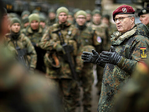 General Zorn bei einem Besuch der Bundeswehr im Jahr 2019. Archivfoto: Bundeswehr/photothek.net/Thomas Imo