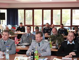 18 Kommandeure und Dienststellenleiter aus bayerischen und baden-württembergischen Standorten nahmen an der Tagung teil Foto: DBwV
