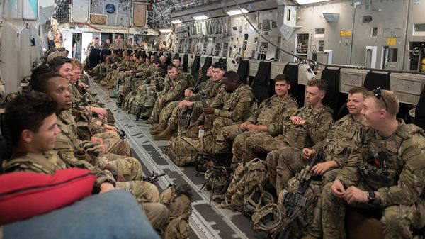 Soldaten der 82. US-Luftlandedivision auf dem Weg nach Kabul: Die USA forcieren die Evakuierungsmaßnahmen aus Afghanistan. Foto: Department of Defense