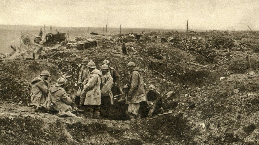 Französische Soldaten während des Ersten Weltkriegs. Der Einsatz von Artillerie und Maschinengewehr führten zu massiven Verlusten  Foto: ChezOC/Shotshop/picture alliance