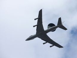 Nato E-3A Flugzeug über Geilenkirchen. Das neue Kommando kommt wohl bald nach Deutschland Foto: Bundeswehr/Tom Twardy