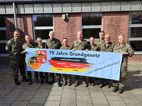 Vorstand und Mitglieder der Truppenkameradschaft. Foto: DBwV