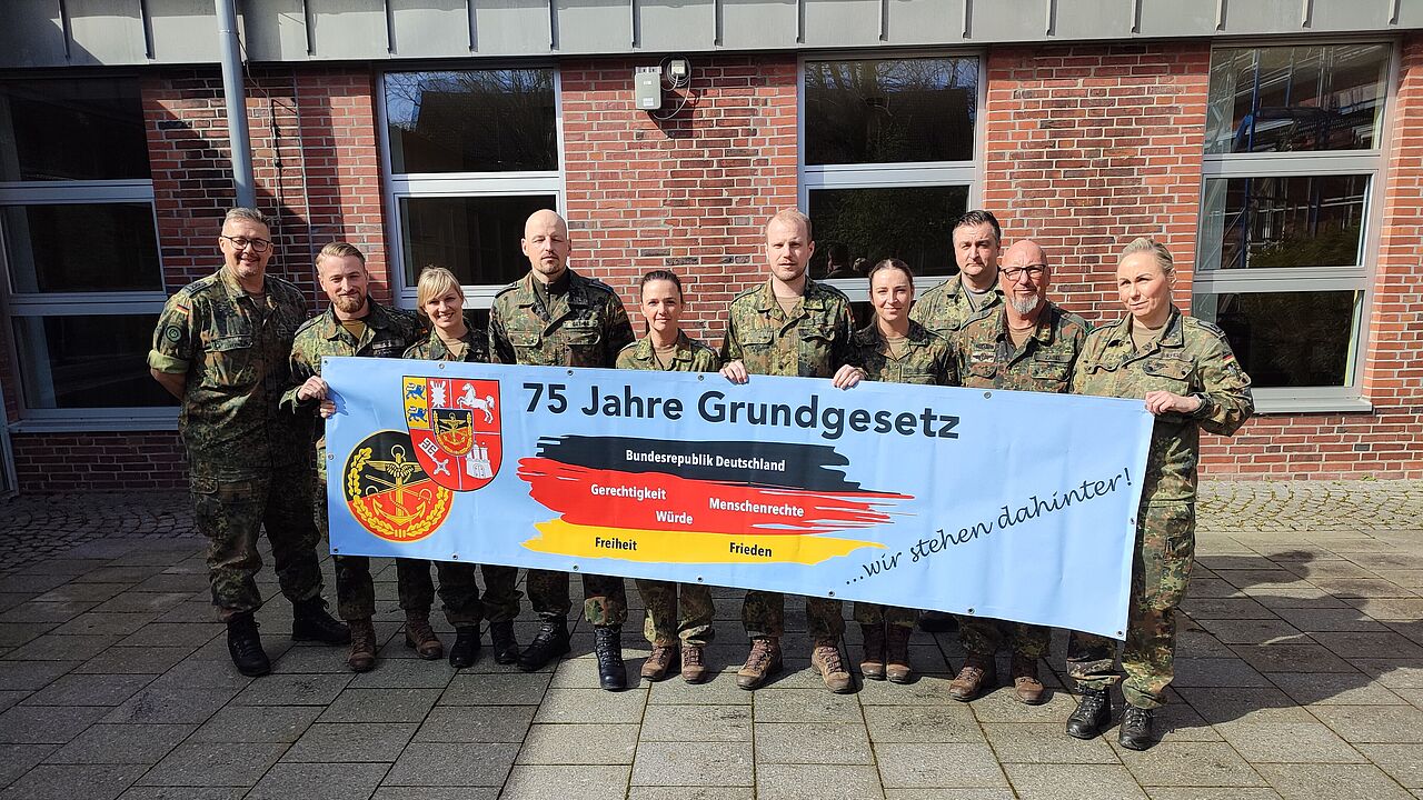 Vorstand und Mitglieder der Truppenkameradschaft. Foto: DBwV