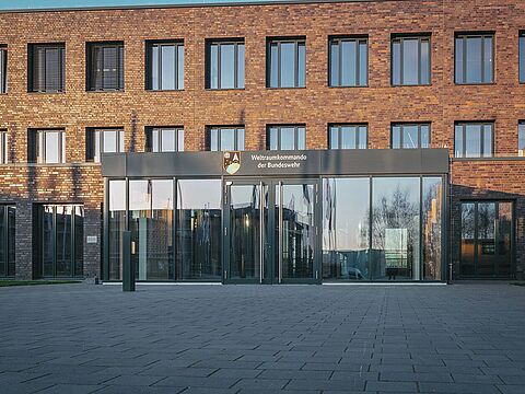 Das Weltraumkommando der Bundeswehr ist eine höhere Kommandobehörde der Luftwaffe und der zentrale Kompetenzträger der Bundeswehr für die Planung und Führung von Weltraumoperationen. Foto: Bundeswehr