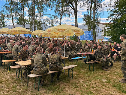 Kommandeur Oberstleutnant Florian Beerenkämper warb in seinem Grußwort für eine starke Mitgliedschaft im DBwV als Grundlage einer wirkungsvollen Interessenvertretung der Soldaten. Foto: Thomas Zimmermann