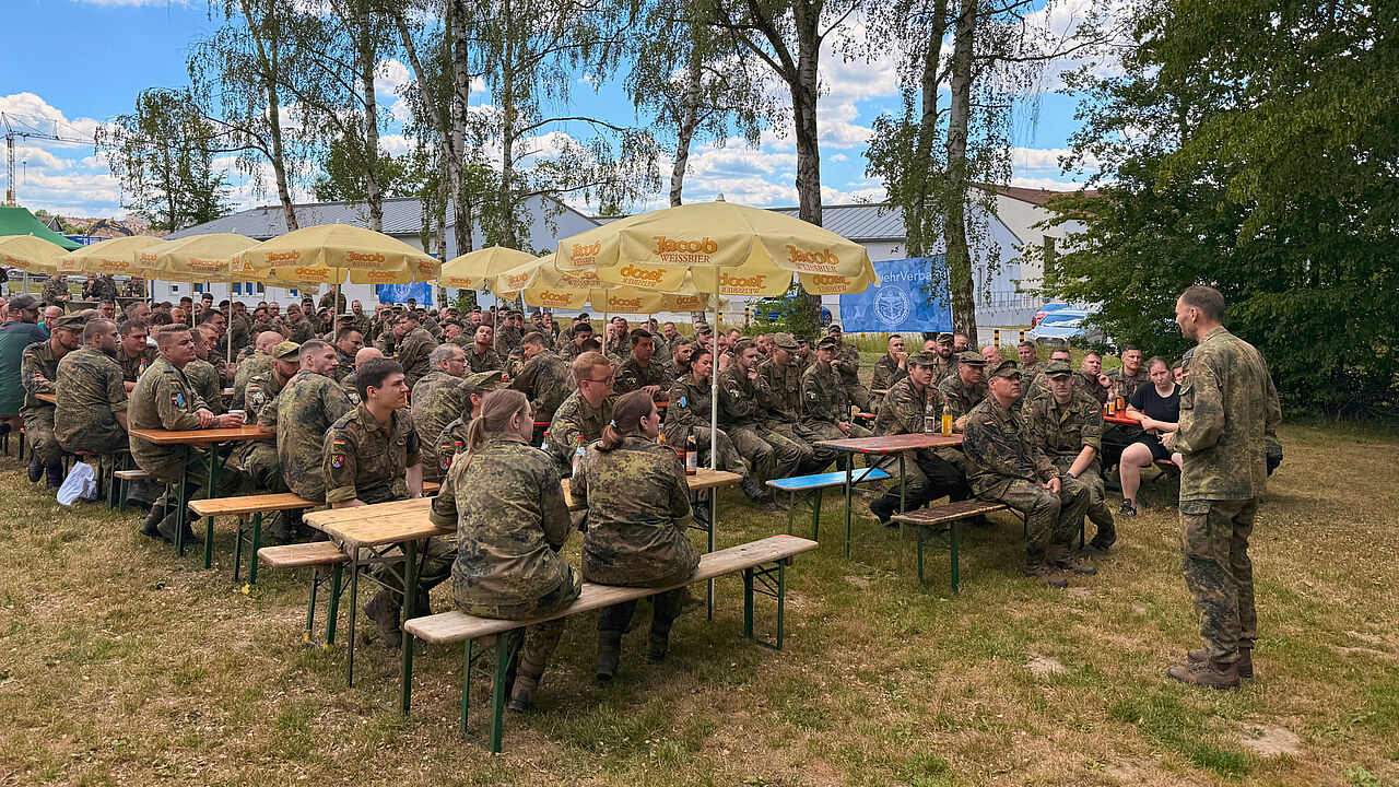 Kommandeur Oberstleutnant Florian Beerenkämper warb in seinem Grußwort für eine starke Mitgliedschaft im DBwV als Grundlage einer wirkungsvollen Interessenvertretung der Soldaten. Foto: Thomas Zimmermann