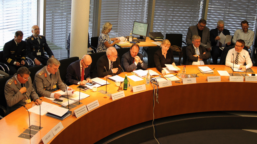 Anhörung zum Einsatzbereitschaftsstärkungsgesetz: Vor den Mitgliedern des Verteidigungsausschusses kamen die Verbände zu Wort. Foto: DBwV/Kruse