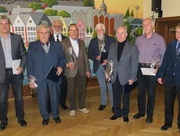 Der Landesvorsitzende Thomas Sohst und der KERH-Vorsitzende Peter Donner gratulierten zahlreichen Mitgliedern für 25, 40 und 50 Jahre Mitgliedschaft im DBwV. Foto: Günther Siegel