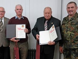 Stabsfeldwebel a.D. Heiko Schmidt mit Oberst a.D. Volkmar Mertens, Stabsfeldwebel a.D. Manfred Poleschner und dem Stv. Landesverbandvorsitzender, Oberstleutnant Josef Rauch (v.l.) Foto: DBwV/Wolfgang Schell