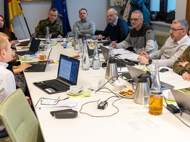 Zusammenkunft der Beauftragten Auslandseinsätze und den Stellvertretenden Landesvorsitzenden unter Leitung des Stellvertretenden Bundesvorsitzenden Oberstleutnant i.G. Marcel Bohnert. Foto: DBwV/Yann Bombeke