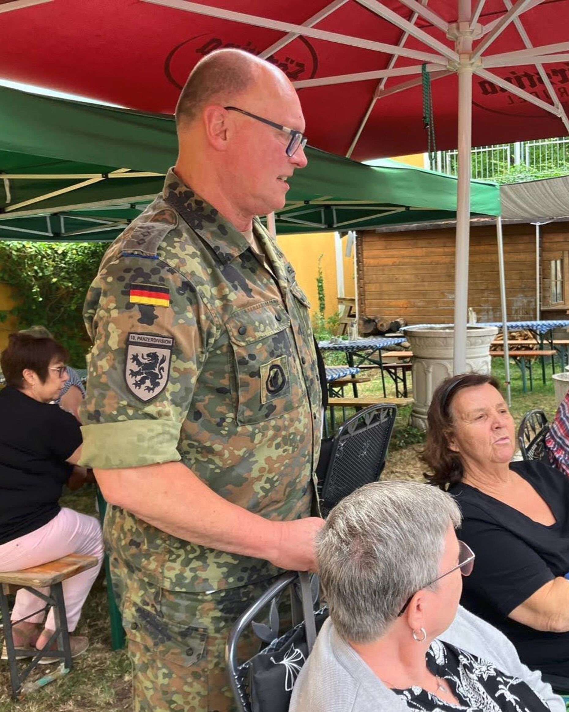 Hauptmann Roland Stengl gab einen Ausblick auf die weiteren Veranstaltungen der Kameradschaft im laufenden Jahr und stellte erste Ideen für 2027 vor. Foto: Thomas Heinrich