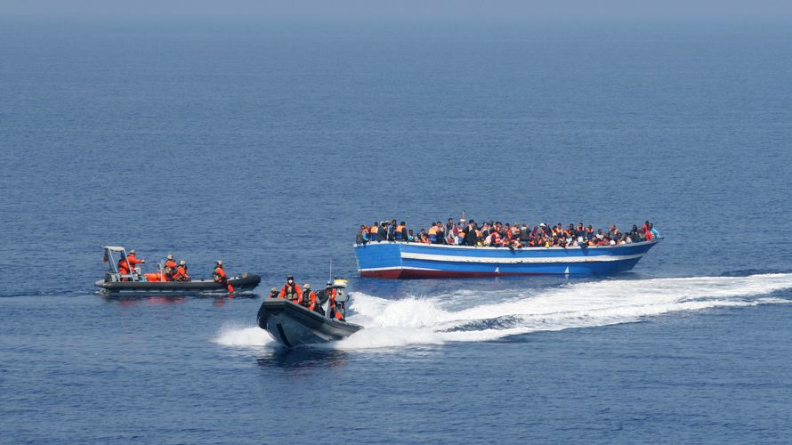 Seenotrettung auf dem Mittelmeer. Fotos: Bundeswehr