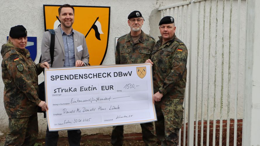 Die Oberstabsgefreite Yvonne Günther (von links) und Malte Schierenberg sowie die Stabsfeldwebel Dirk Kernchen und Jörg Hansen. Foto: DBwV