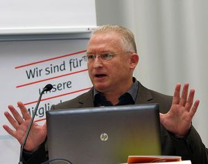 Der Vorsitzende Fachbereich Beteiligungsrechte im DBwV Oberstabsfeldwebel a.D. Andreas Hubert.