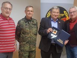Stv. Vorsitzender Ekkehard Wiehn, Oberstleutnant Hagedorn, Oberstleutnant a.D. Hans Reisch, Sto-Beauftragter Thomas Heinrich. Foto: Roland Stengl