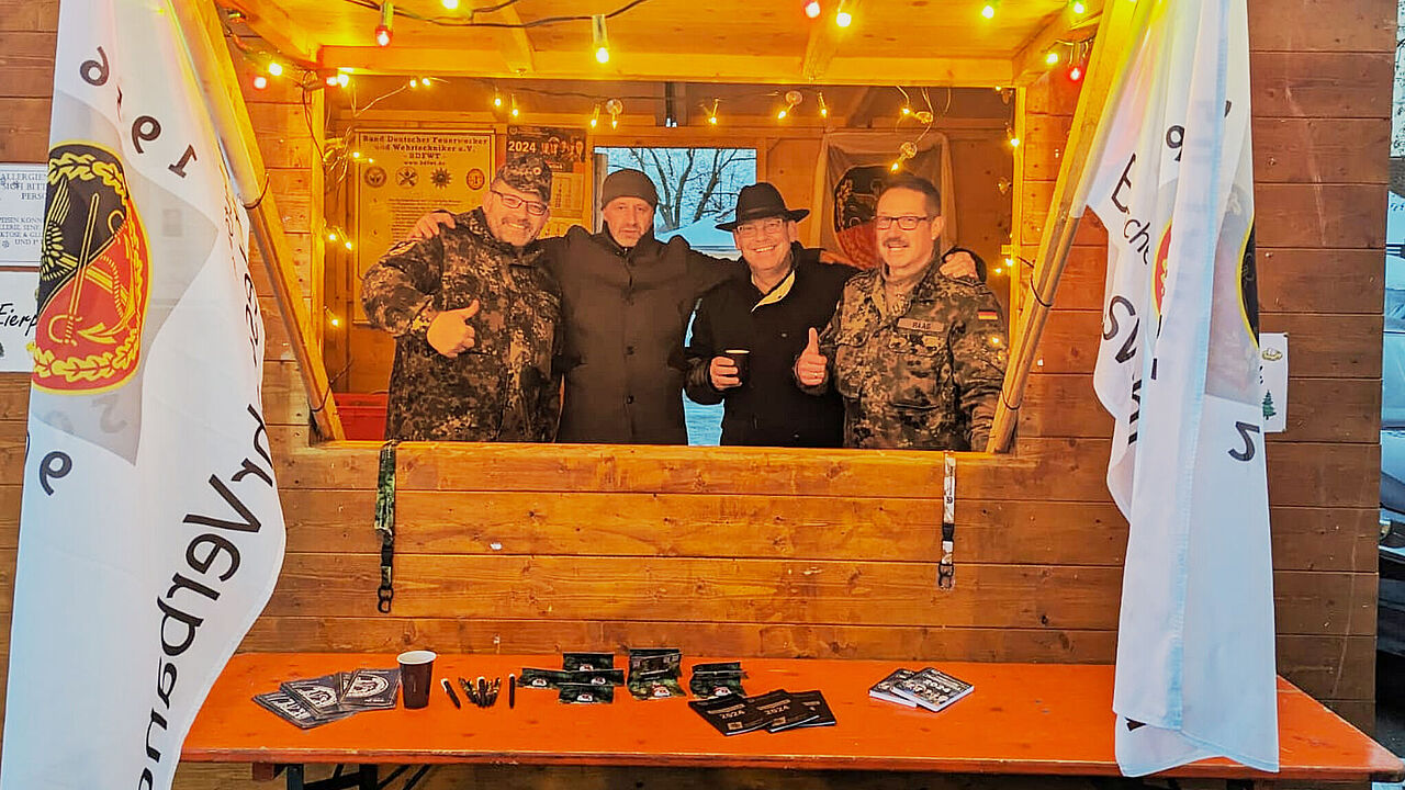 Die StoKa Stetten a.k.M. unter Vorsitz von Oberstabsfeldwebel Philip Raab wünscht eine besinnliche Weihnachtszeit und einen guten Rutsch ins neue Jahr. Foto: StoKa Stetten a.k.M.