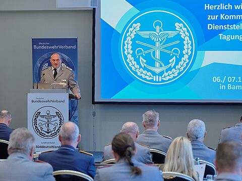 Landesvorsitzender Oberstleutnant a.D. Josef Rauch begrüßte die 35 Kommandeure und zivilen Dienststellenleiter zur Tagung des Süddeutschen Landesverbandes. Foto: Ingo Kaminsky