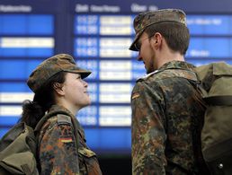 Die CDU/CSU-Bundestagsfraktion fordert freie Bahnfahrten für Soldaten in Uniform. Foto: Bundeswehr/Stollberg