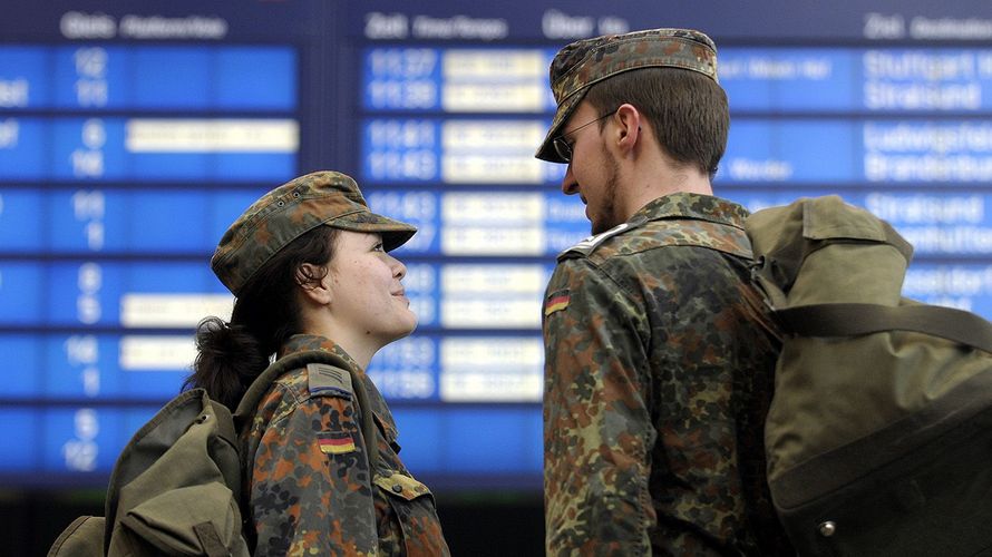 Die CDU/CSU-Bundestagsfraktion fordert freie Bahnfahrten für Soldaten in Uniform. Foto: Bundeswehr/Stollberg