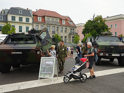 Auch am morgigen Sonntag, 21. August, lädt das BMVg zum Tag der offenen Tür ein. Foto: DBwV/Kruse