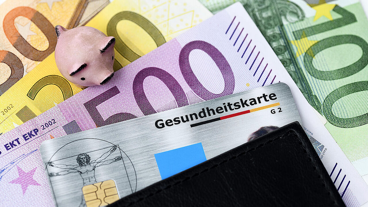 Der Beitritt zur gesetzlichen Krankenversicherung kann den ehemaligen Soldaten auf Zeit viel Geld sparen. Foto: picture alliance