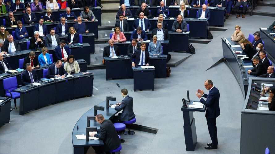 CDU-Chef Friedrich Merz warb im Bundestag für eine Änderung des Grundgesetzes, um Milliarden-Investitionen in Verteidigung und Infrastruktur zu ermöglichen. Foto: picture alliance / REUTERS / Lisi Niesner